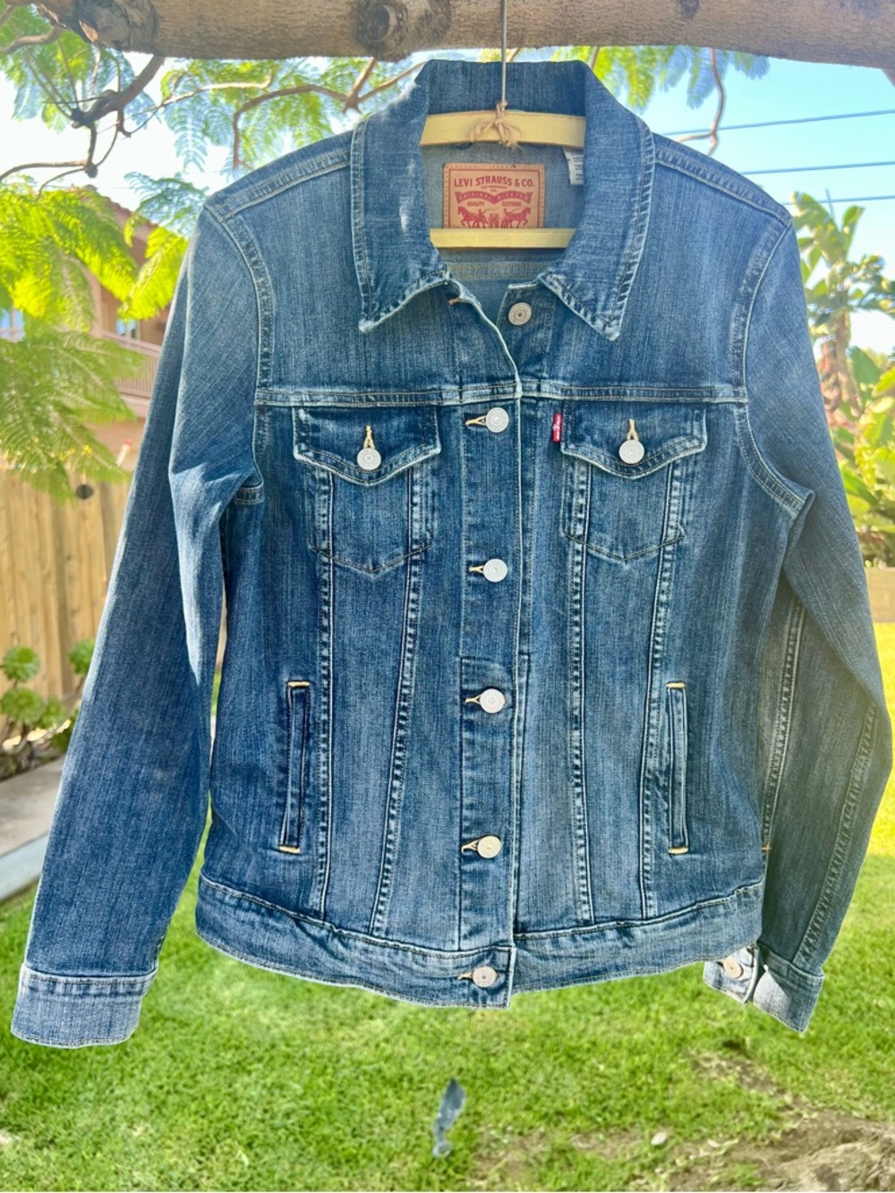 Levi’s Denim Trucker Jacket Women’s M Dark Wash Stretch Western Jean Jacket